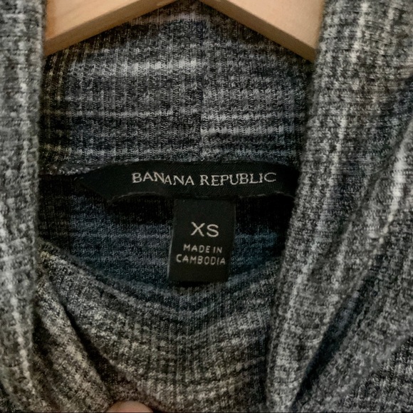 Banana Republic layering turtleneck - Picture 3 of 5